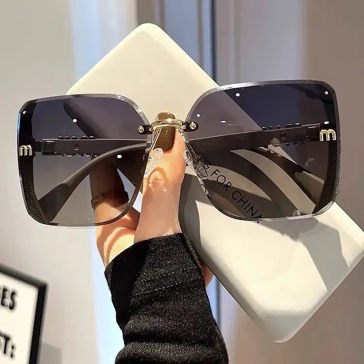 New Fashion Cool Sunglasses Women Luxury Brand Letters Anti Strong Light Vintage Rimless Sun Glasses Ladies Gafas UV400 Glasses