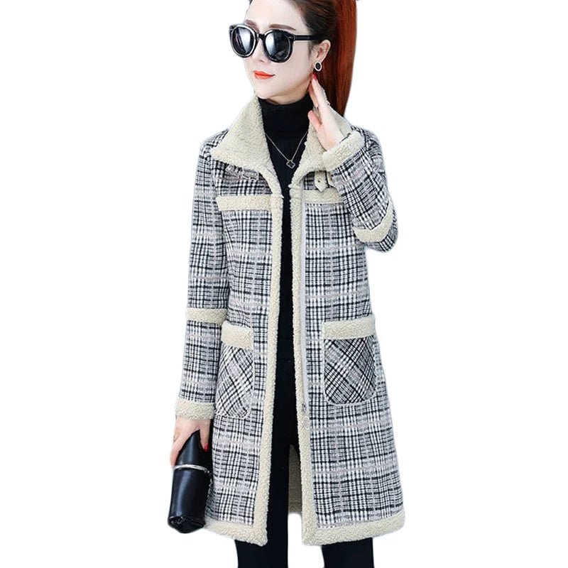 New Winter Lamb Wool Woolen Coat Thick Plus Velvet Warm Cotton Coat Women Long Grid Parker Overcoat Plus Size Cold Trench Coats