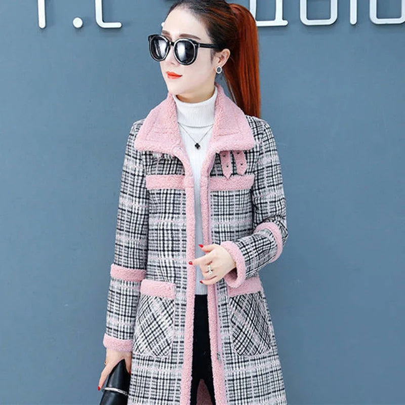 New Winter Lamb Wool Woolen Coat Thick Plus Velvet Warm Cotton Coat Women Long Grid Parker Overcoat Plus Size Cold Trench Coats