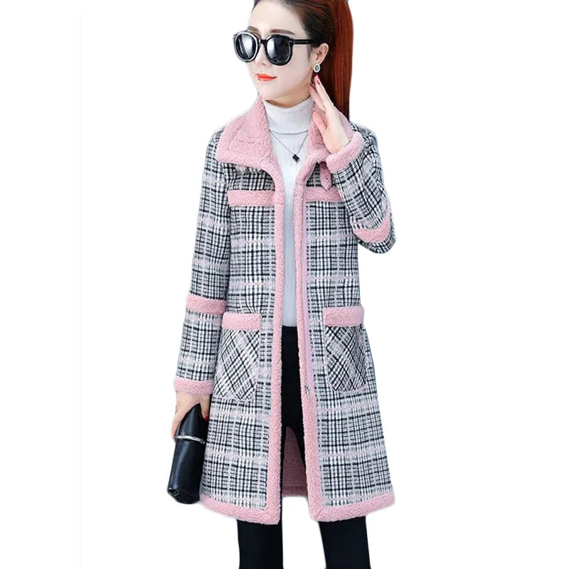 New Winter Lamb Wool Woolen Coat Thick Plus Velvet Warm Cotton Coat Women Long Grid Parker Overcoat Plus Size Cold Trench Coats