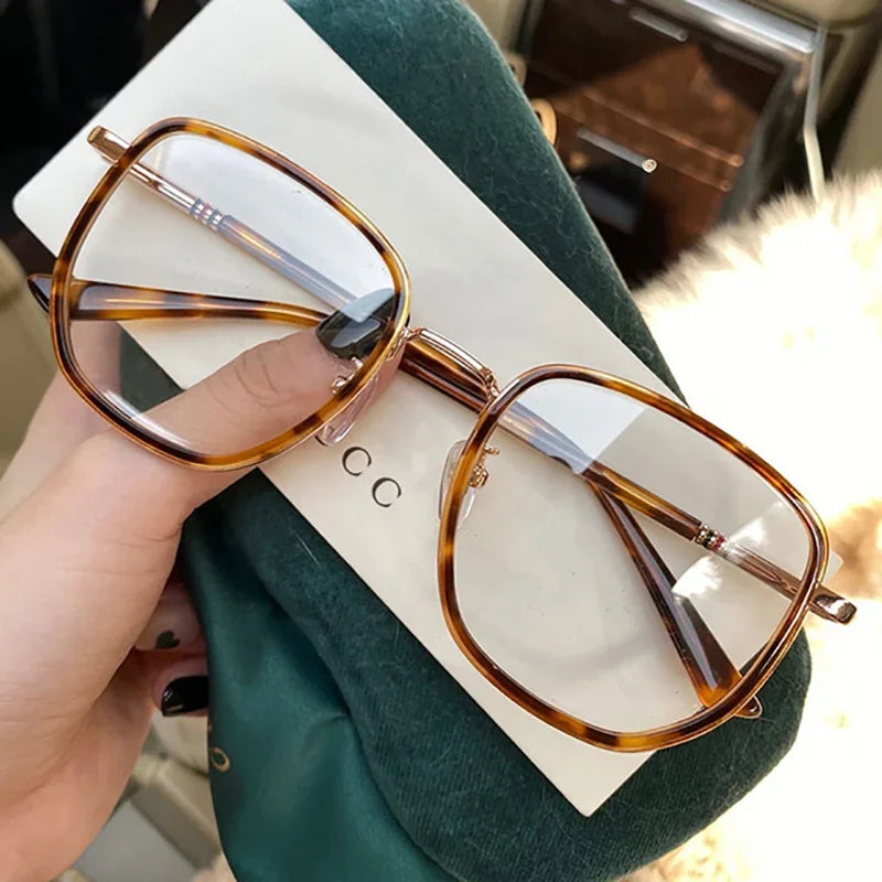 Ultralight Blue Blocking Glasses Girl Retro Green Frame Plain Glasses Blue Light Bezel Transparent Eyewear Glasses for Women Glasses