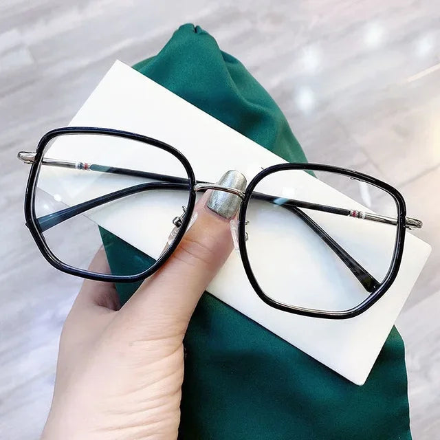 Ultralight Blue Blocking Glasses Girl Retro Green Frame Plain Glasses Blue Light Bezel Transparent Eyewear Glasses for Women Glasses